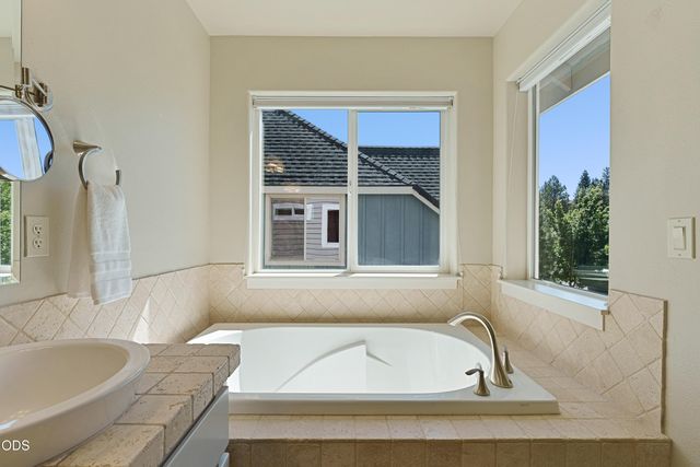 2968 NW Chianti Lane, Bend, OR 97703