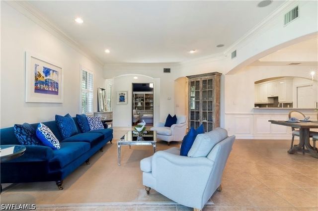 2864 Tiburon BLVD E 101, Naples, FL 34109