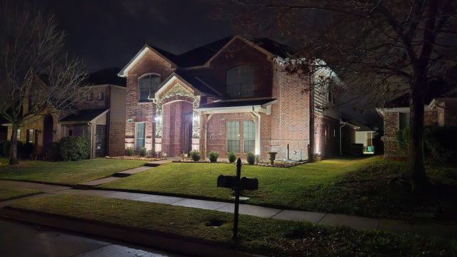 305 Village Drive, Red Oak, TX 75154