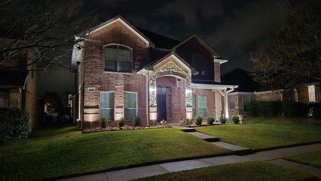 305 Village Drive, Red Oak, TX 75154