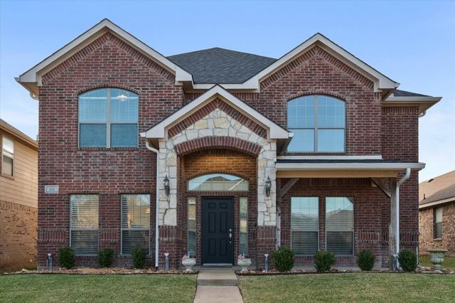 305 Village Drive, Red Oak, TX 75154