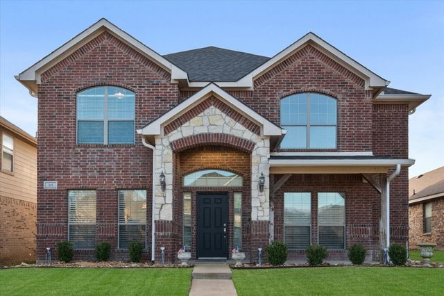 305 Village Drive, Red Oak, TX 75154