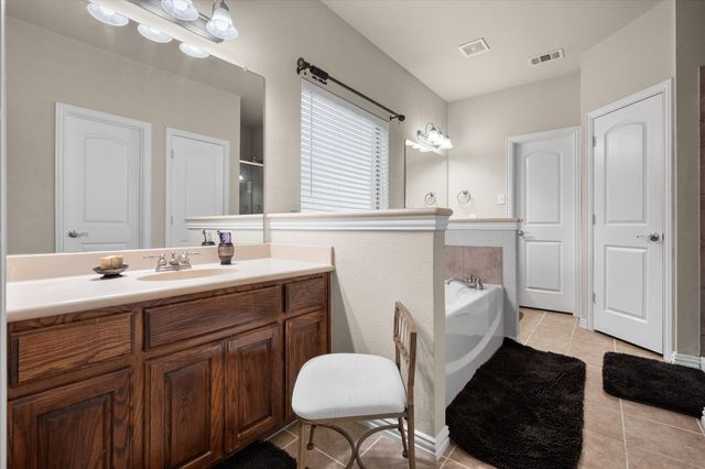 305 Village Drive, Red Oak, TX 75154