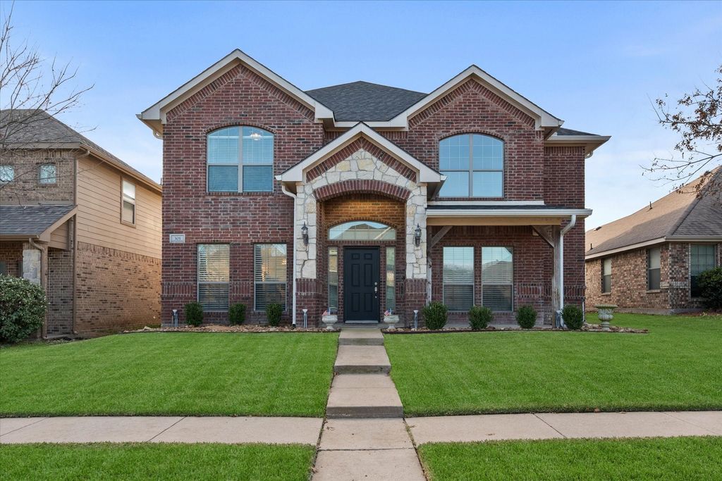 305 Village Drive, Red Oak, TX 75154