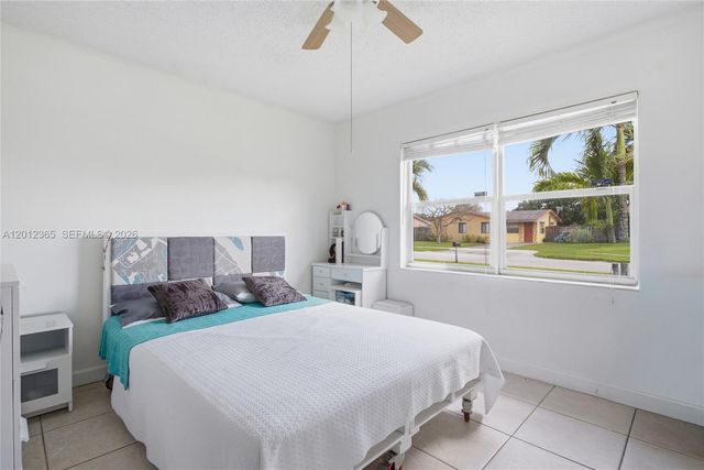 7811 SW 9th St, North Lauderdale, FL 33068
