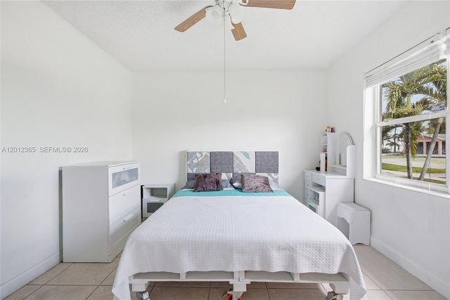 7811 SW 9th St, North Lauderdale, FL 33068