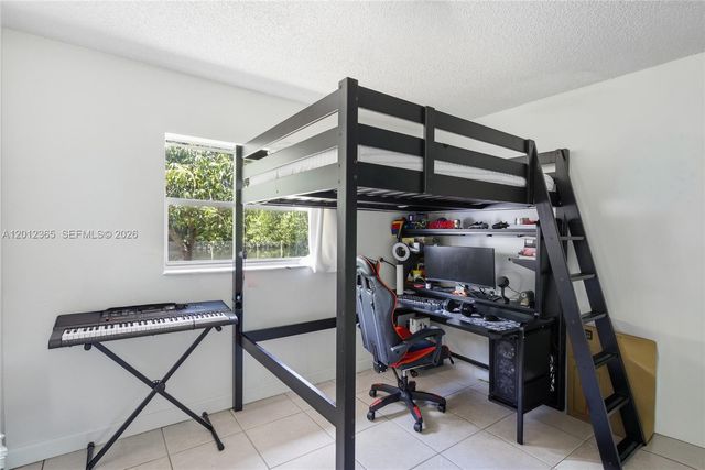 7811 SW 9th St, North Lauderdale, FL 33068