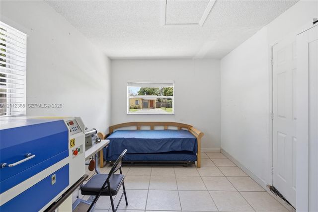 7811 SW 9th St, North Lauderdale, FL 33068