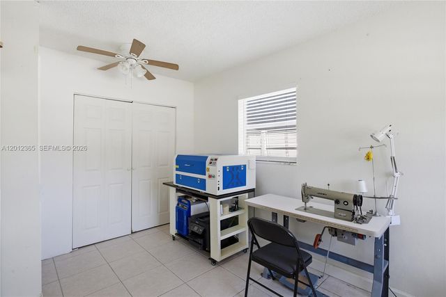 7811 SW 9th St, North Lauderdale, FL 33068