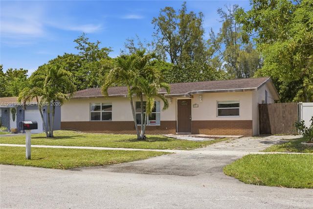 7811 SW 9th St, North Lauderdale, FL 33068