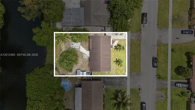 7811 SW 9th St, North Lauderdale, FL 33068
