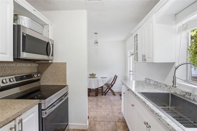 7811 SW 9th St, North Lauderdale, FL 33068
