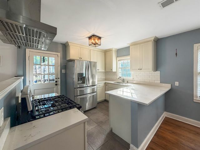 2790 UNION AVE, Memphis, TN 38111