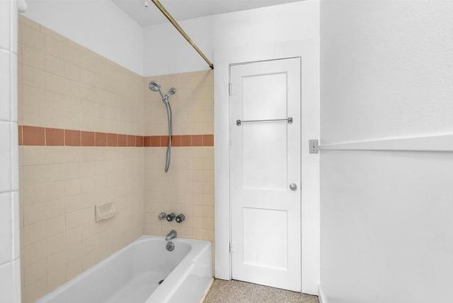 24801 Lake View DR, Spicewood, TX 78669