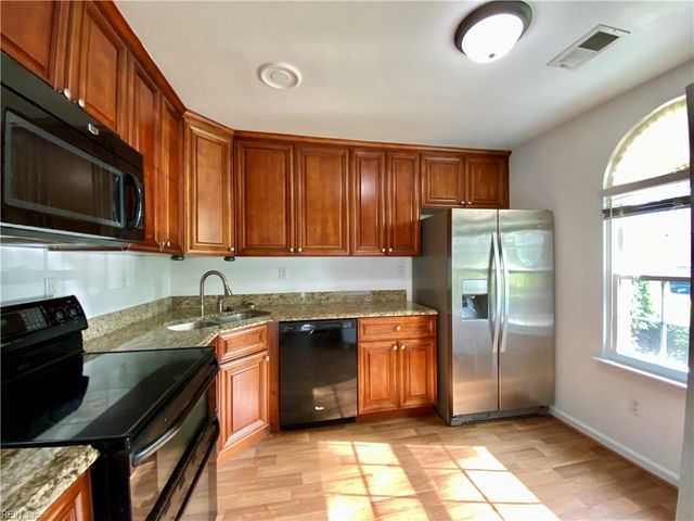 1447 Ivywood RD, Virginia Beach, VA 23453