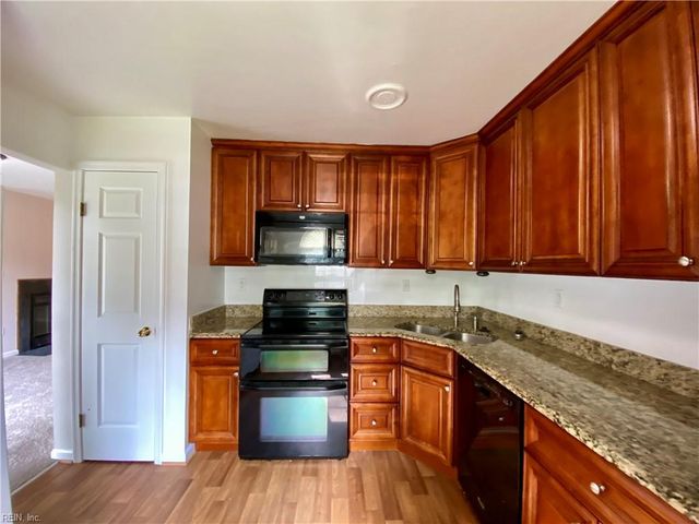 1447 Ivywood RD, Virginia Beach, VA 23453