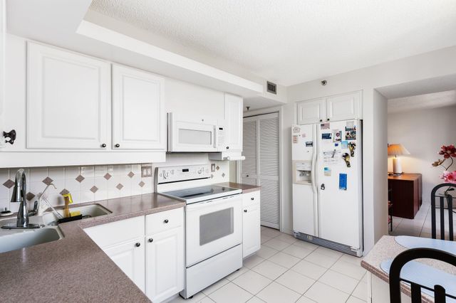 3407 S Ocean Boulevard 6d, Highland Beach, FL 33487