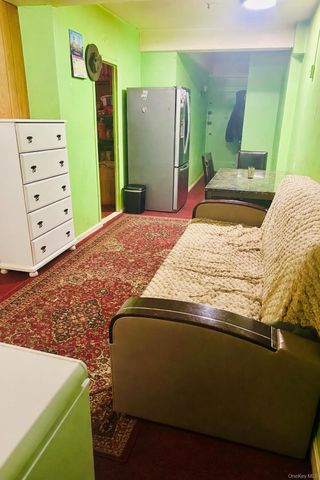 18 Metropolitan oval 3C, Bronx, NY 10462