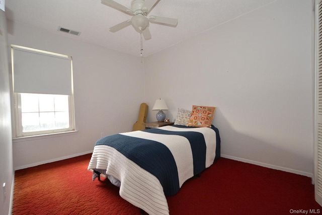 133 Inverness Road, Holbrook, NY 11741