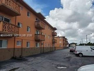 2330 NW 11th St 24, Miami, FL 33125