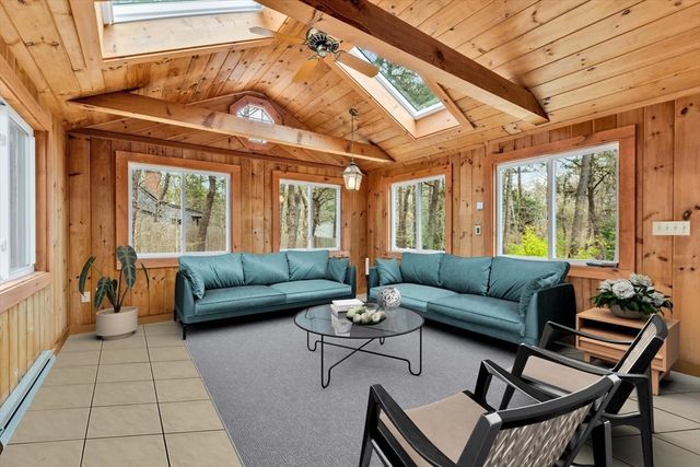 10 Bartlett Rd, Wellfleet, MA 02667