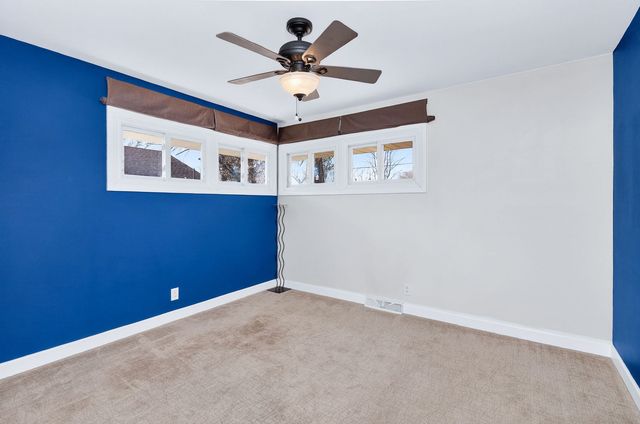 212 Hill Avenue, North Aurora, IL 60542