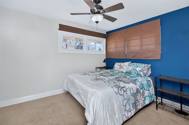 212 Hill Avenue, North Aurora, IL 60542