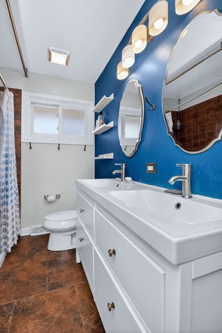 212 Hill Avenue, North Aurora, IL 60542