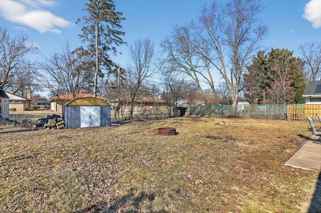 212 Hill Avenue, North Aurora, IL 60542