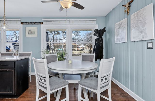 212 Hill Avenue, North Aurora, IL 60542