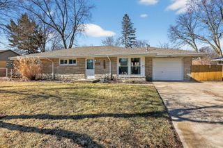 212 Hill Avenue, North Aurora, IL 60542