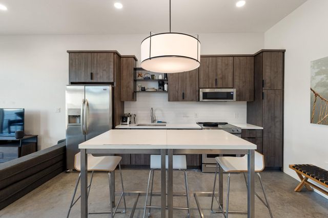 2124 E 6th ST 212, Austin, TX 78702