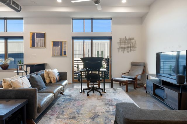 2124 E 6th ST 212, Austin, TX 78702