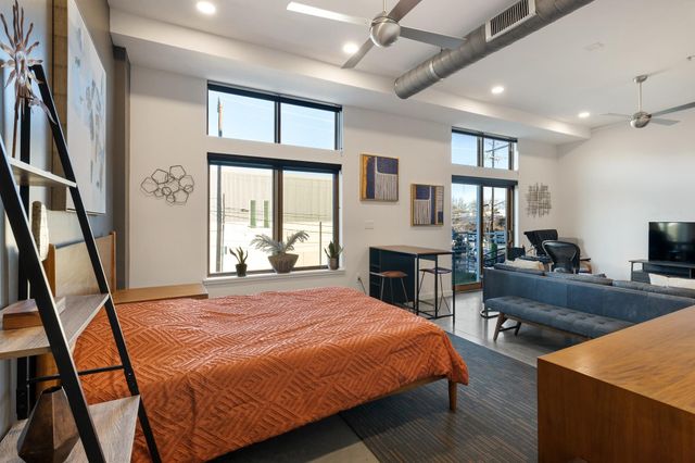 2124 E 6th ST 212, Austin, TX 78702