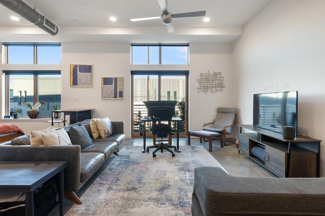 2124 E 6th ST 212, Austin, TX 78702