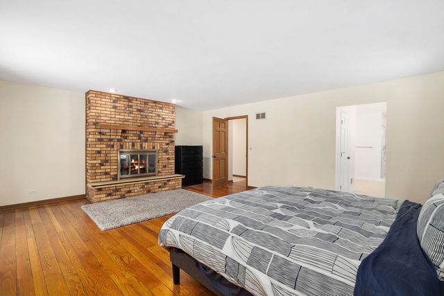 3724 Liberty Lane, Glenview, IL 60025