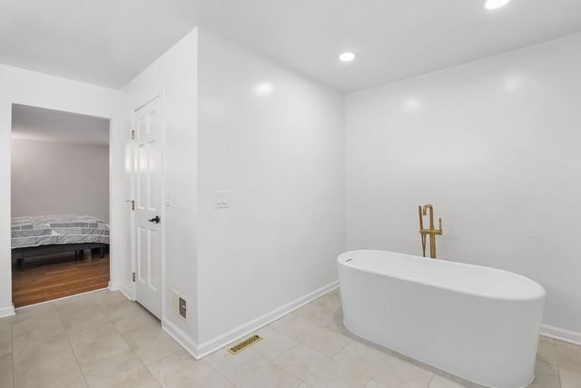 3724 Liberty Lane, Glenview, IL 60025