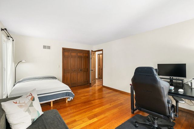 3724 Liberty Lane, Glenview, IL 60025