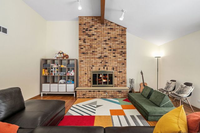 3724 Liberty Lane, Glenview, IL 60025