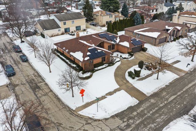 3724 Liberty Lane, Glenview, IL 60025