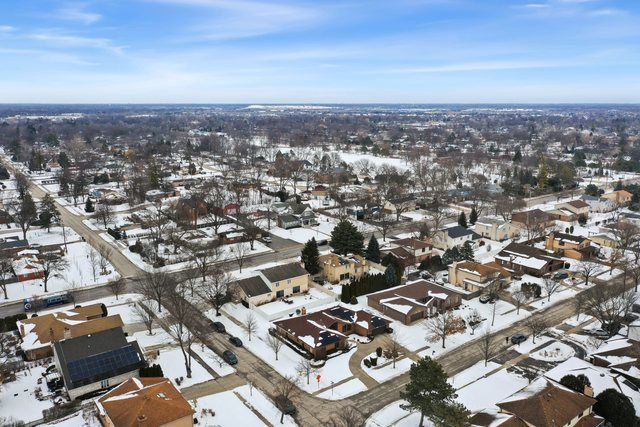 3724 Liberty Lane, Glenview, IL 60025