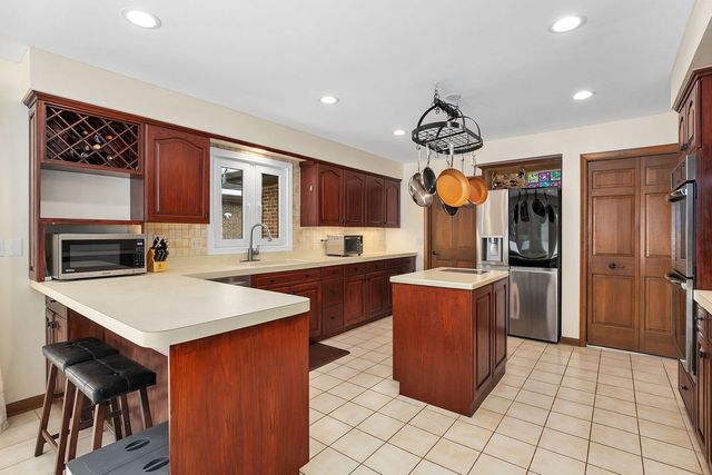 3724 Liberty Lane, Glenview, IL 60025