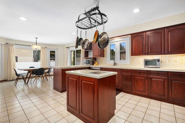 3724 Liberty Lane, Glenview, IL 60025