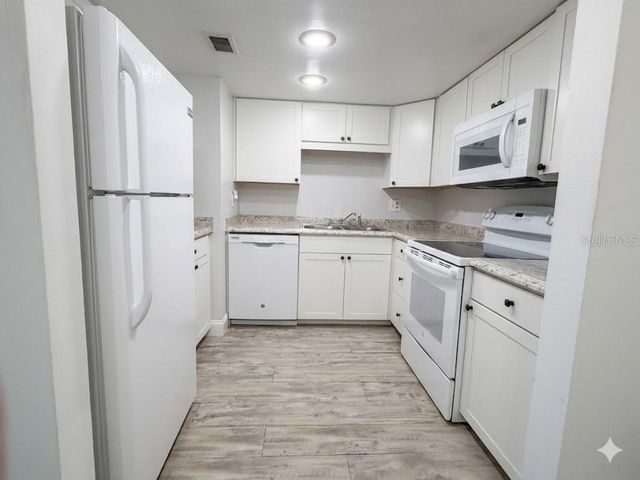 924 LAKE DESTINY ROAD E, Altamonte Springs, FL 32714