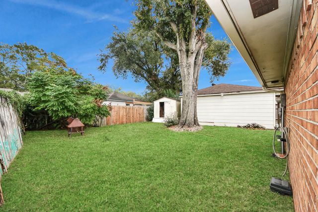 16306 Forest Way Drive, Houston, TX 77090