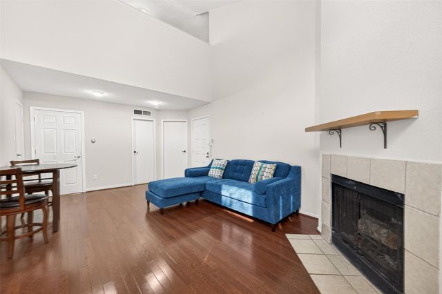 10855 Meadowglen Lane 722, Houston, TX 77042