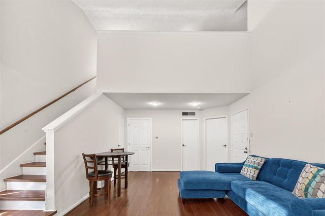 10855 Meadowglen Lane 722, Houston, TX 77042