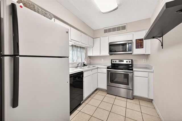 10855 Meadowglen Lane 722, Houston, TX 77042