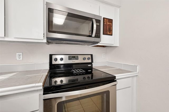 10855 Meadowglen Lane 722, Houston, TX 77042