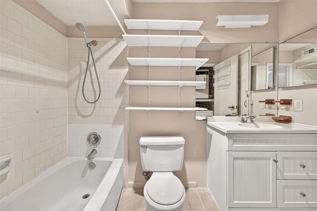 10855 Meadowglen Lane 722, Houston, TX 77042